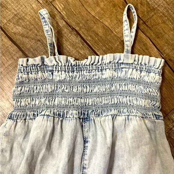 GAP 18-24 month toddler light wash denim Jumpsuit Romper with Smocked chest - Picture 4 of 6